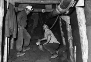 Speleologi in bianco e nero